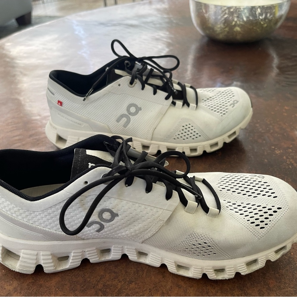 On Cloud tennis shoes size 9.5 most popular color combo